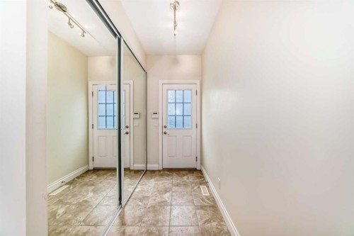 60 Hong Kong Road Sw, Calgary, AB - Indoor Photo Showing Other Room