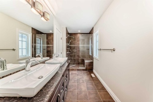 60 Hong Kong Road Sw, Calgary, AB - Indoor Photo Showing Bathroom