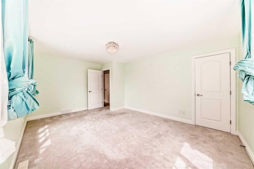 60 Hong Kong Road Sw, Calgary, AB - Indoor Photo Showing Other Room