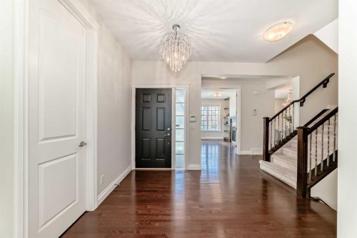 60 Hong Kong Road Sw, Calgary, AB - Indoor Photo Showing Other Room