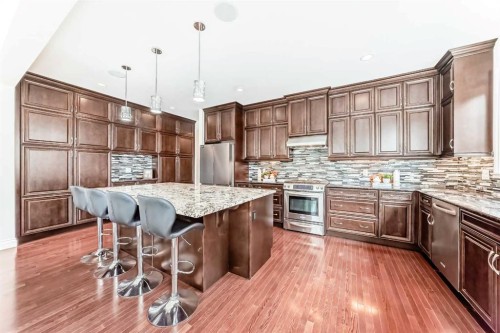 60 Hong Kong Road Sw, Calgary, AB - Indoor Photo Showing Kitchen With Upgraded Kitchen