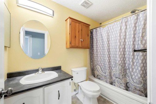 103 Thorson Crescent, Okotoks, AB - Indoor Photo Showing Bathroom