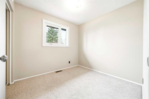 103 Thorson Crescent, Okotoks, AB - Indoor Photo Showing Other Room
