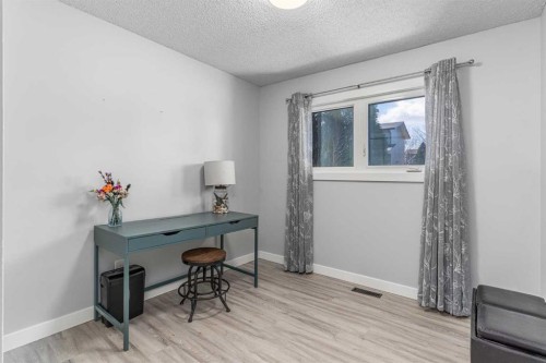 36 Bearberry Crescent Nw, Calgary, AB - Indoor