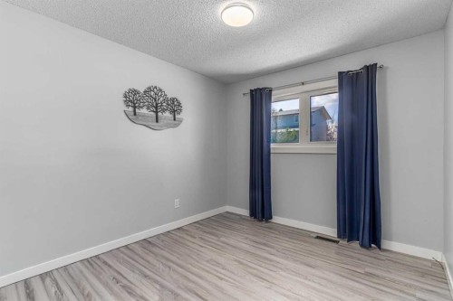 36 Bearberry Crescent Nw, Calgary, AB - Indoor Photo Showing Other Room