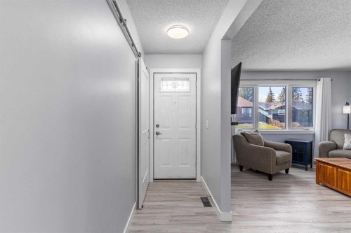 36 Bearberry Crescent Nw, Calgary, AB - Indoor Photo Showing Other Room