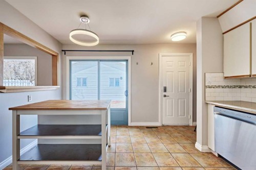 612 101 Avenue Sw, Calgary, AB - Indoor