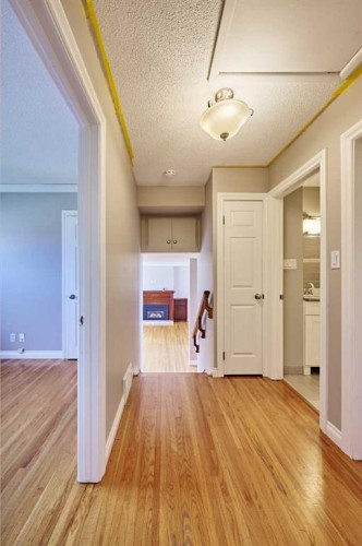 612 101 Avenue Sw, Calgary, AB - Indoor Photo Showing Other Room