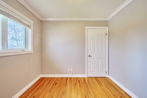 612 101 Avenue Sw, Calgary, AB - Indoor Photo Showing Other Room