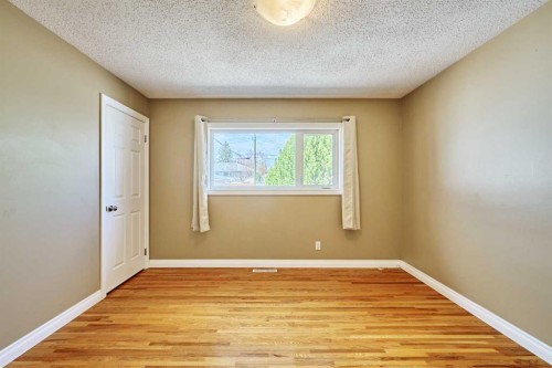 612 101 Avenue Sw, Calgary, AB - Indoor Photo Showing Other Room