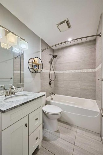 612 101 Avenue Sw, Calgary, AB - Indoor Photo Showing Bathroom