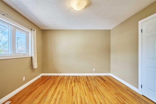 612 101 Avenue Sw, Calgary, AB - Indoor Photo Showing Other Room