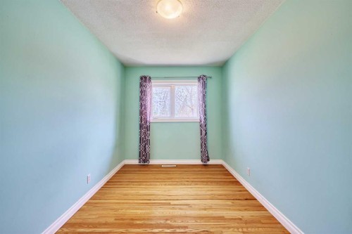 612 101 Avenue Sw, Calgary, AB - Indoor Photo Showing Other Room