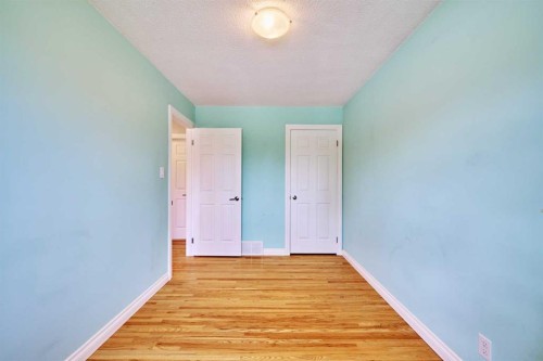612 101 Avenue Sw, Calgary, AB - Indoor Photo Showing Other Room