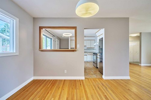612 101 Avenue Sw, Calgary, AB - Indoor Photo Showing Other Room