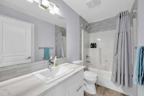 147 Hawkmere View, Chestermere, AB - Indoor Photo Showing Bathroom