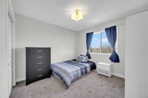 147 Hawkmere View, Chestermere, AB - Indoor Photo Showing Bedroom