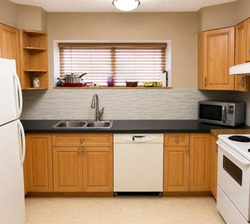 604 69 Avenue Sw, Calgary, AB - Indoor Photo Showing Kitchen With Double Sink