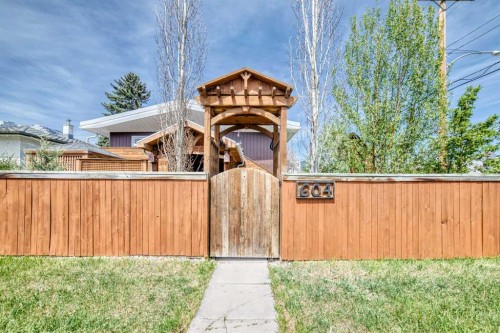 604 69 Avenue Sw, Calgary, AB - Outdoor