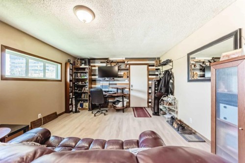 604 69 Avenue Sw, Calgary, AB - Indoor