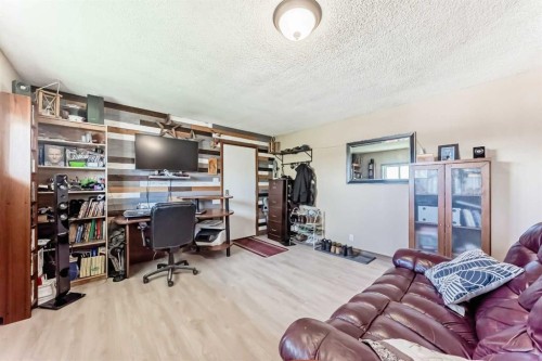 604 69 Avenue Sw, Calgary, AB - Indoor Photo Showing Office