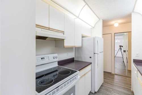 314-21 Dover Point Se, Calgary, AB - Indoor Photo Showing Kitchen