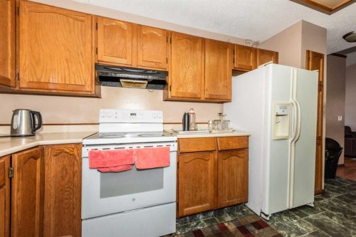 27 Ventura Way Ne, Calgary, AB - Indoor Photo Showing Kitchen