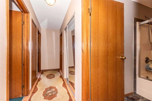 27 Ventura Way Ne, Calgary, AB - Indoor Photo Showing Bathroom