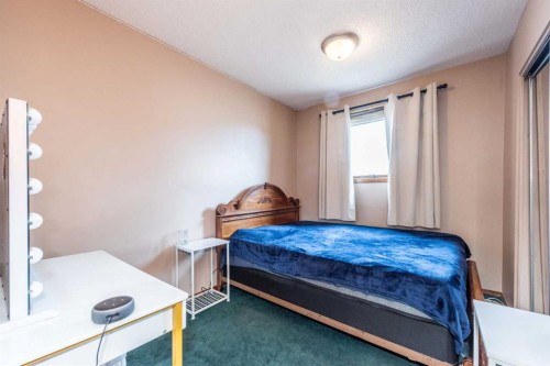 27 Ventura Way Ne, Calgary, AB - Indoor Photo Showing Bedroom