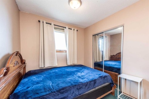 27 Ventura Way Ne, Calgary, AB - Indoor Photo Showing Bedroom