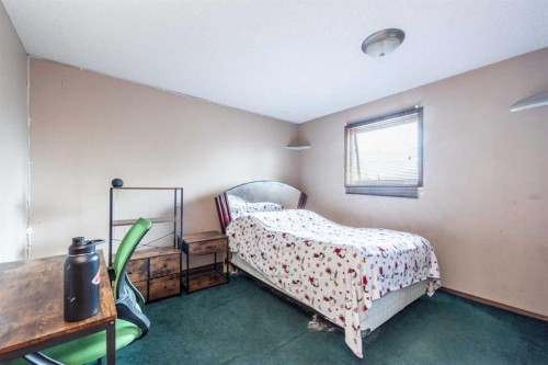 27 Ventura Way Ne, Calgary, AB - Indoor Photo Showing Bedroom