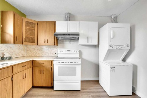 8316 43 Avenue Nw, Calgary, AB - Indoor Photo Showing Kitchen With Double Sink
