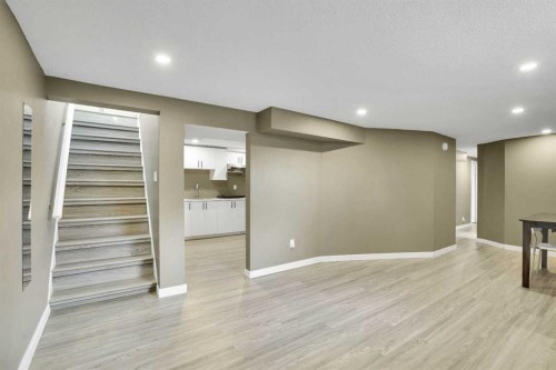 8316 43 Avenue Nw, Calgary, AB - Indoor Photo Showing Bathroom