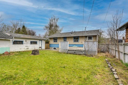 8316 43 Avenue Nw, Calgary, AB - Indoor Photo Showing Other Room