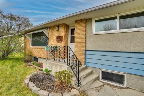 8316 43 Avenue Nw, Calgary, AB - Outdoor With Exterior