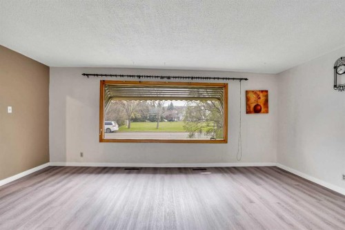 8316 43 Avenue Nw, Calgary, AB - Indoor