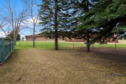 2831 Dovely Park Se, Calgary, AB - Outdoor