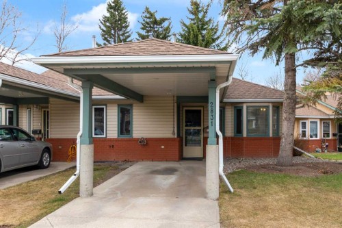 2831 Dovely Park Se, Calgary, AB - Outdoor