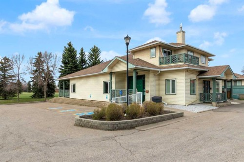 2831 Dovely Park Se, Calgary, AB - Outdoor