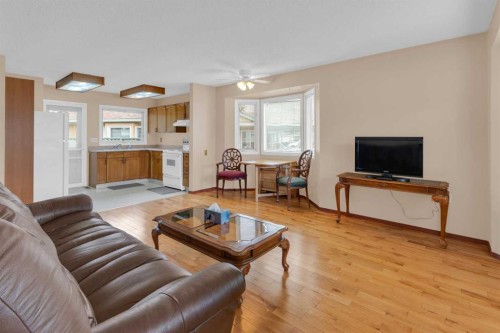 2831 Dovely Park Se, Calgary, AB - Indoor Photo Showing Living Room