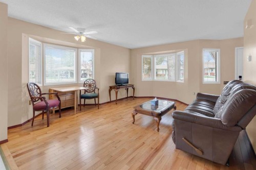 2831 Dovely Park Se, Calgary, AB - Indoor Photo Showing Living Room