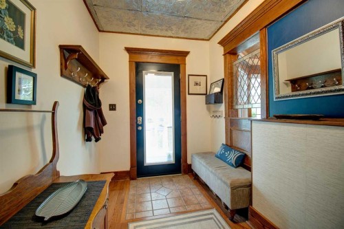 616 9 Avenue Ne, Calgary, AB - Indoor Photo Showing Other Room