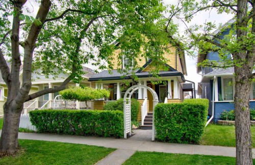 616 9 Avenue Ne, Calgary, AB - Outdoor