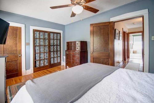 616 9 Avenue Ne, Calgary, AB - Indoor Photo Showing Bedroom