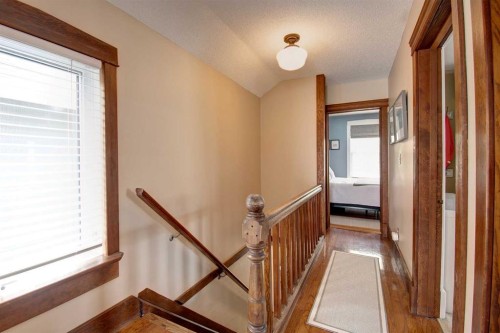 616 9 Avenue Ne, Calgary, AB - Indoor Photo Showing Other Room