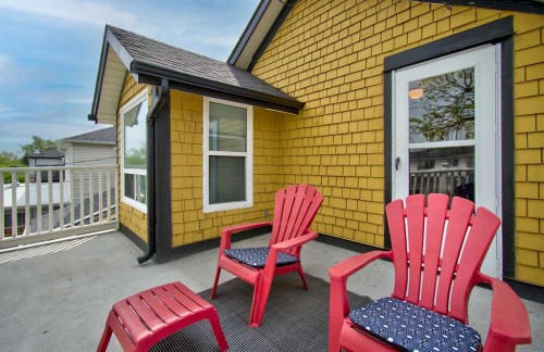 616 9 Avenue Ne, Calgary, AB - Outdoor With Deck Patio Veranda With Exterior