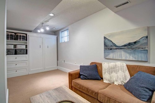 616 9 Avenue Ne, Calgary, AB - Indoor