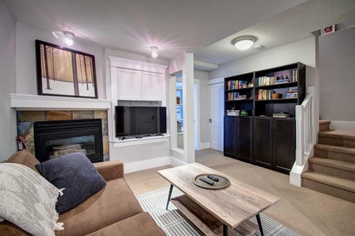 616 9 Avenue Ne, Calgary, AB - Indoor Photo Showing Living Room With Fireplace