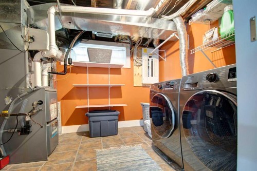 616 9 Avenue Ne, Calgary, AB - Indoor Photo Showing Laundry Room