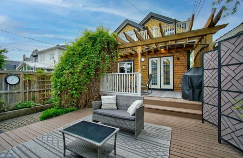 616 9 Avenue Ne, Calgary, AB - Outdoor With Deck Patio Veranda With Exterior